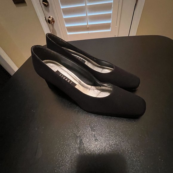 Stuart Weitzman size 7 1/2 AA black pumps - Picture 3 of 13